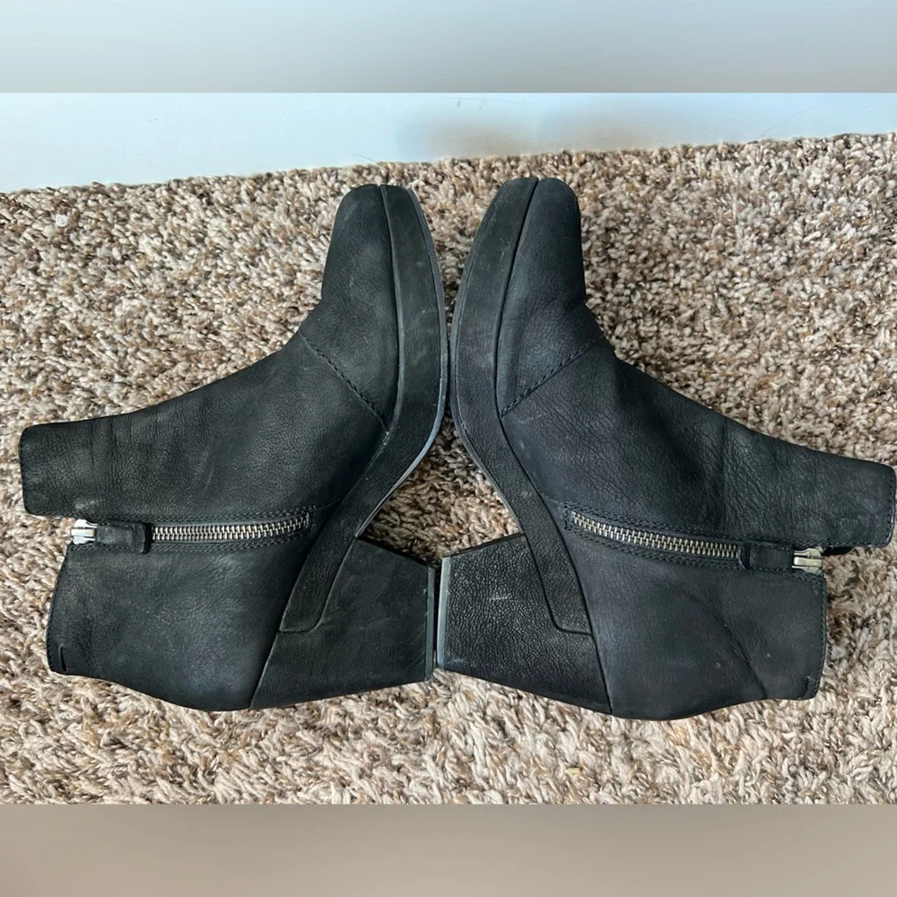 Eileen Fisher black brushed leather chunky heel ankle boots Women’s size 9